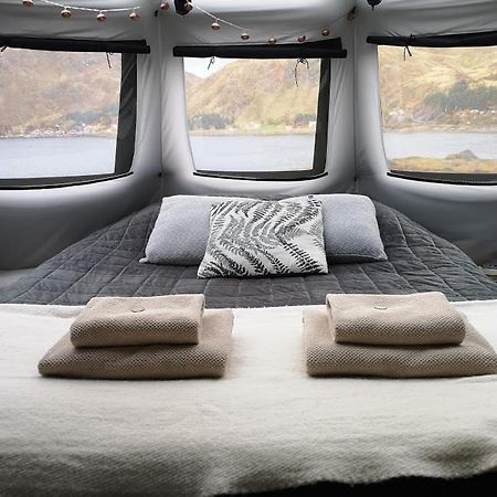 Glamping Lofoten Hotel Kongsjorda ภายนอก รูปภาพ