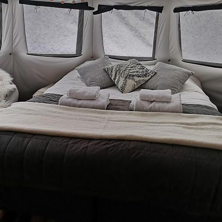 Glamping Lofoten Hotel Kongsjorda ภายนอก รูปภาพ