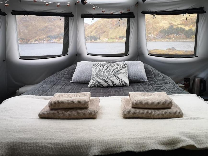 Glamping Lofoten Hotel Kongsjorda ภายนอก รูปภาพ