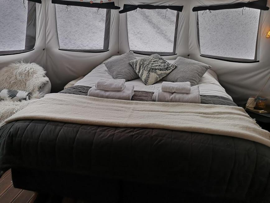 Glamping Lofoten Hotel Kongsjorda ภายนอก รูปภาพ